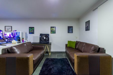 Casa à venda com 358m², 3 quartos e 5 vagas Casa à venda com 358m², 3 quartos e 5 vagasEscritório