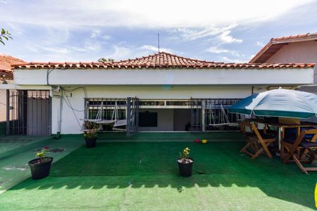 Casa à venda com 358m², 3 quartos e 5 vagas Casa à venda com 358m², 3 quartos e 5 vagasVaranda 2