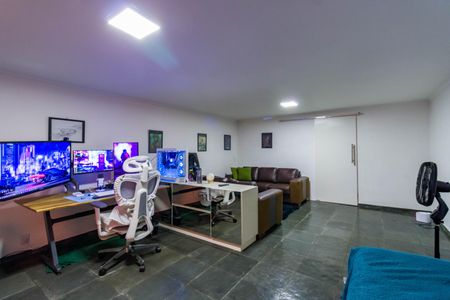 Casa à venda com 358m², 3 quartos e 5 vagas Casa à venda com 358m², 3 quartos e 5 vagasEscritório