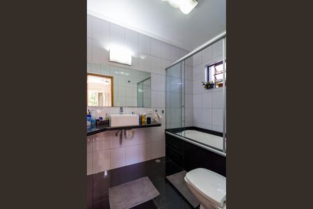 Casa à venda com 358m², 3 quartos e 5 vagas Casa à venda com 358m², 3 quartos e 5 vagasBanheiro da Suíte 2