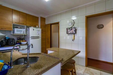 Casa à venda com 358m², 3 quartos e 5 vagas Casa à venda com 358m², 3 quartos e 5 vagasCozinha