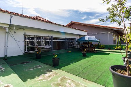 Casa à venda com 358m², 3 quartos e 5 vagas Casa à venda com 358m², 3 quartos e 5 vagasVaranda 2