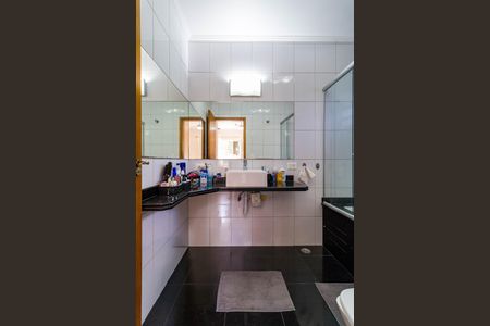 Casa à venda com 358m², 3 quartos e 5 vagas Casa à venda com 358m², 3 quartos e 5 vagasBanheiro da Suíte 2