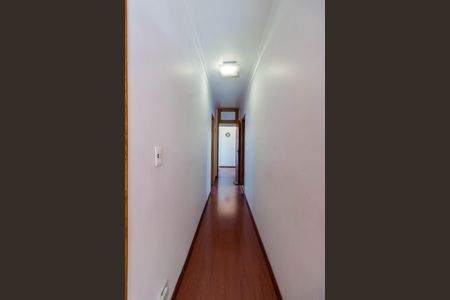 Casa à venda com 358m², 3 quartos e 5 vagas Casa à venda com 358m², 3 quartos e 5 vagasCorredor