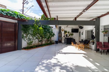 Casa à venda com 358m², 3 quartos e 5 vagas Casa à venda com 358m², 3 quartos e 5 vagasGaragem