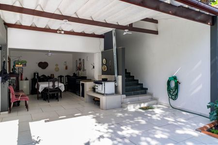 Casa à venda com 358m², 3 quartos e 5 vagas Casa à venda com 358m², 3 quartos e 5 vagasEspaço Gourmet