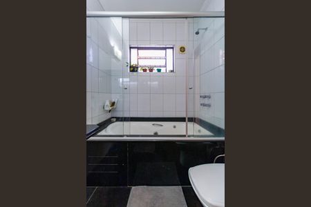 Casa à venda com 358m², 3 quartos e 5 vagas Casa à venda com 358m², 3 quartos e 5 vagasBanheiro da Suíte 2