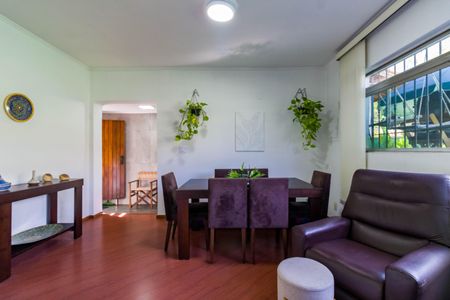 Casa à venda com 358m², 3 quartos e 5 vagas Casa à venda com 358m², 3 quartos e 5 vagasSala