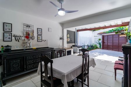 Casa à venda com 358m², 3 quartos e 5 vagas Casa à venda com 358m², 3 quartos e 5 vagasEspaço Gourmet