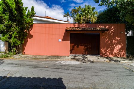 Casa à venda com 358m², 3 quartos e 5 vagas Casa à venda com 358m², 3 quartos e 5 vagasFachada