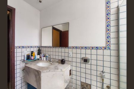 Apartamento à venda com 160m², 4 quartos e sem vaga Apartamento à venda com 160m², 4 quartos e sem vagaBanheiro Corredor