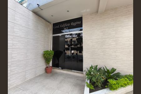 Apartamento à venda com 160m², 4 quartos e sem vaga Apartamento à venda com 160m², 4 quartos e sem vagaFachada e portaria