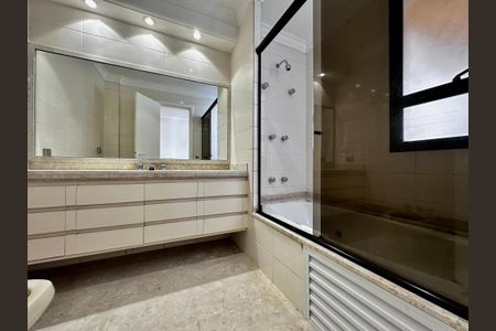 Apartamento à venda com 216m², 3 quartos e 3 vagas Apartamento à venda com 216m², 3 quartos e 3 vagasBanheiro da Suíte 3