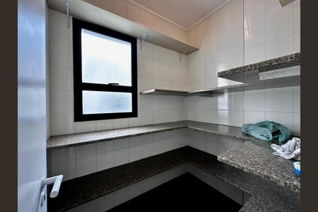 Apartamento à venda com 216m², 3 quartos e 3 vagas Apartamento à venda com 216m², 3 quartos e 3 vagasDespensa