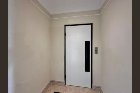 Apartamento à venda com 216m², 3 quartos e 3 vagas Apartamento à venda com 216m², 3 quartos e 3 vagasÁrea comum - Hall Social Apartamento