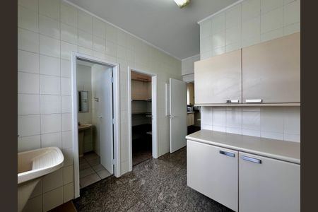 Apartamento à venda com 216m², 3 quartos e 3 vagas Apartamento à venda com 216m², 3 quartos e 3 vagasÁrea de Serviço