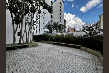 Apartamento à venda com 216m², 3 quartos e 3 vagas Apartamento à venda com 216m², 3 quartos e 3 vagasÁrea Comum - Área externa