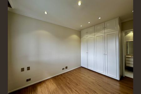 Apartamento à venda com 216m², 3 quartos e 3 vagas Apartamento à venda com 216m², 3 quartos e 3 vagasSuíte 1
