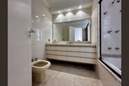 Apartamento à venda com 216m², 3 quartos e 3 vagas Apartamento à venda com 216m², 3 quartos e 3 vagasBanheiro da Suíte 3