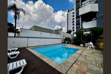 Apartamento à venda com 216m², 3 quartos e 3 vagas Apartamento à venda com 216m², 3 quartos e 3 vagasÁrea comum - Piscina