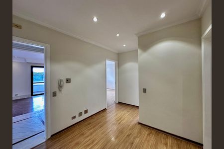 Apartamento à venda com 216m², 3 quartos e 3 vagas Apartamento à venda com 216m², 3 quartos e 3 vagasCorredor