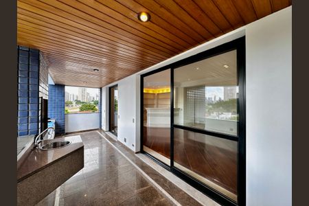Apartamento à venda com 216m², 3 quartos e 3 vagas Apartamento à venda com 216m², 3 quartos e 3 vagasVaranda