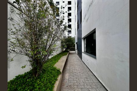 Apartamento à venda com 216m², 3 quartos e 3 vagas Apartamento à venda com 216m², 3 quartos e 3 vagasÁrea Comum - Área externa