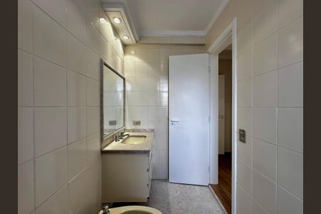 Apartamento à venda com 216m², 3 quartos e 3 vagas Apartamento à venda com 216m², 3 quartos e 3 vagasBanheiro da Suíte 1