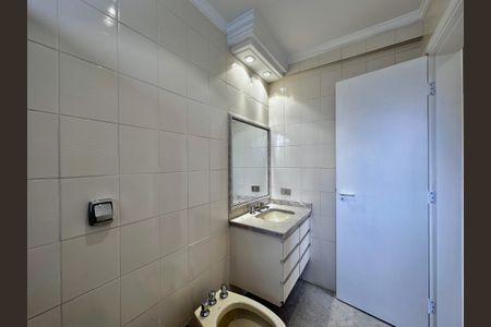 Apartamento à venda com 216m², 3 quartos e 3 vagas Apartamento à venda com 216m², 3 quartos e 3 vagasBanheiro da Suíte 1