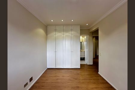 Apartamento à venda com 216m², 3 quartos e 3 vagas Apartamento à venda com 216m², 3 quartos e 3 vagasSuíte 1