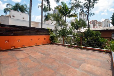 Casa à venda com 302m², 4 quartos e 2 vagas Casa à venda com 302m², 4 quartos e 2 vagasVaranda