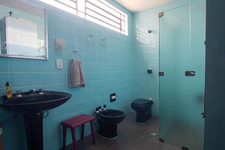 Casa à venda com 302m², 4 quartos e 2 vagas Casa à venda com 302m², 4 quartos e 2 vagasBanheiro Social 2