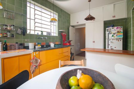 Casa à venda com 302m², 4 quartos e 2 vagas Casa à venda com 302m², 4 quartos e 2 vagasCozinha