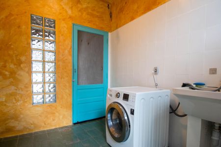 Casa à venda com 302m², 4 quartos e 2 vagas Casa à venda com 302m², 4 quartos e 2 vagasLavanderia