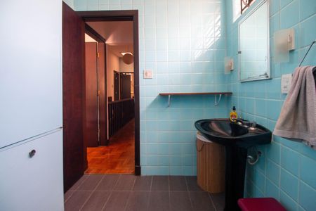 Casa à venda com 302m², 4 quartos e 2 vagas Casa à venda com 302m², 4 quartos e 2 vagasBanheiro Social 2