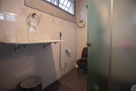 Casa à venda com 302m², 4 quartos e 2 vagas Casa à venda com 302m², 4 quartos e 2 vagasBanheiro Social 3
