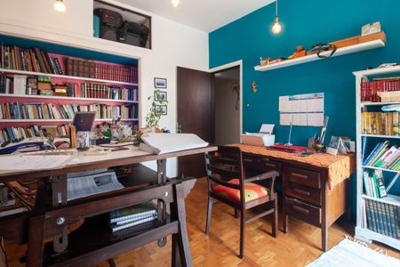 Casa à venda com 302m², 4 quartos e 2 vagas Casa à venda com 302m², 4 quartos e 2 vagasEscritório