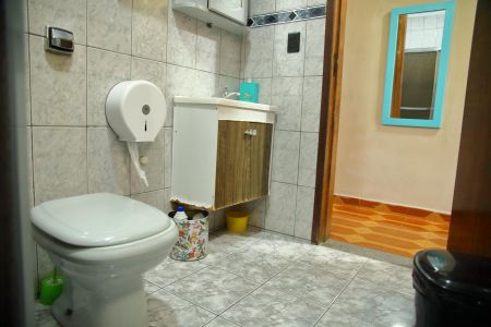 Casa à venda com 173m², 2 quartos e 2 vagasBanheiro dos Quartos