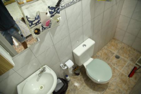 Casa à venda com 173m², 2 quartos e 2 vagasBanheiro da Suíte da edícula