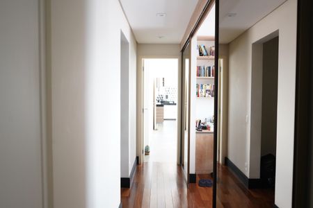 Apartamento à venda com 99m², 3 quartos e 4 vagasCorredor