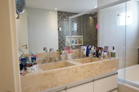 Apartamento à venda com 99m², 3 quartos e 4 vagasBanheiro do Quarto 3