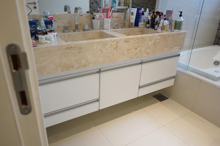 Apartamento à venda com 99m², 3 quartos e 4 vagasBanheiro do Quarto 3