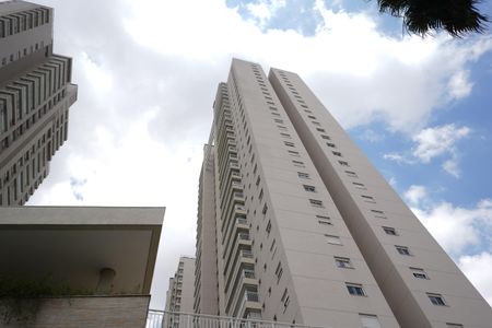 Apartamento à venda com 99m², 3 quartos e 4 vagasFachada