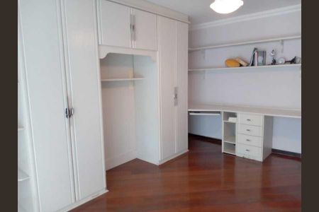 Casa de condomínio à venda com 366m², 5 quartos e 4 vagas