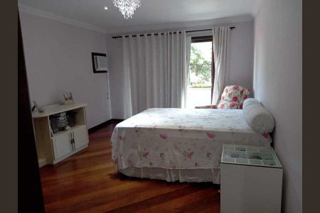 Casa de condomínio à venda com 366m², 5 quartos e 4 vagas