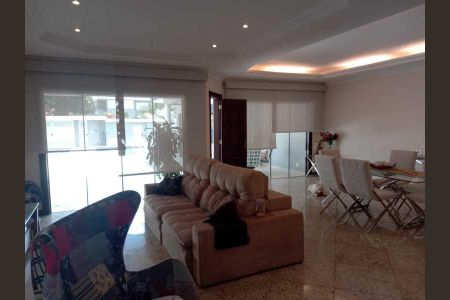 Casa de condomínio à venda com 366m², 5 quartos e 4 vagas