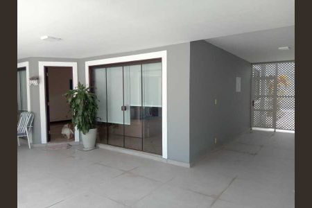 Casa de condomínio à venda com 366m², 5 quartos e 4 vagas