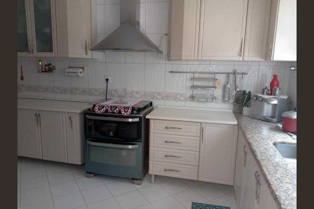 Casa de condomínio à venda com 366m², 5 quartos e 4 vagas