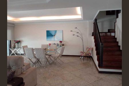 Casa de condomínio à venda com 366m², 5 quartos e 4 vagas