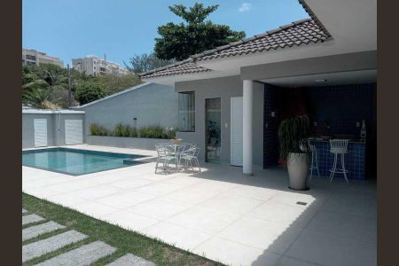 Casa de condomínio à venda com 366m², 5 quartos e 4 vagas